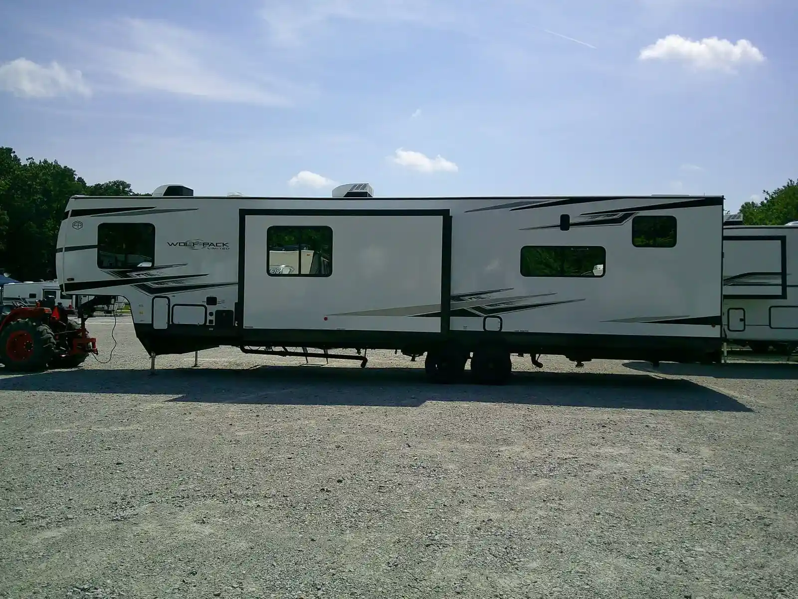 【新品、送料込みに変更可】SANTACRUZ 5.6 Werewolf 新品、送料込みに変更可】SANTACRUZ 5.6 Werewolf