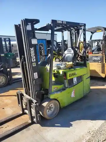 1999 CLARK TMG25 for sale in Wichita, KS