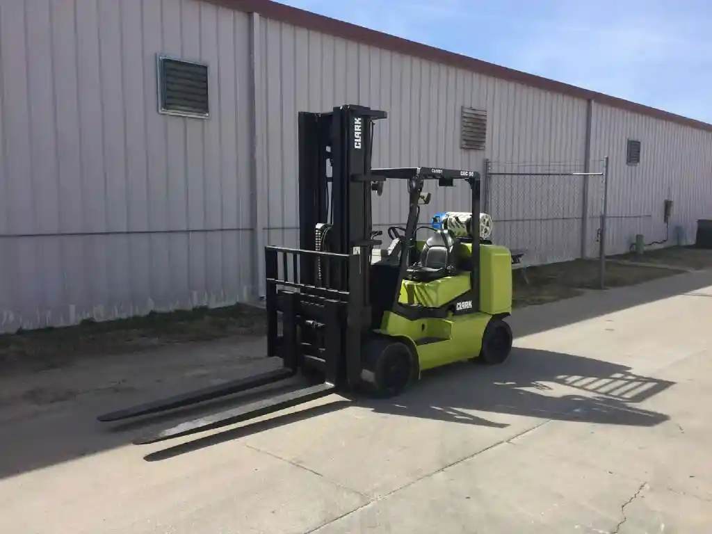2004 CLARK CGC55L for sale in Wichita, KS
