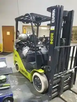 2019 CLARK S25C — photo 2 of 8