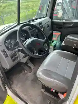 2013 Peterbilt 348 — photo 3 of 6