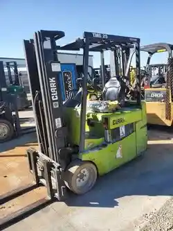 1999 CLARK TMG25 for sale in Garden City, KS