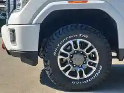 2023 GMC Sierra 2500HD AT4 - Photo 9