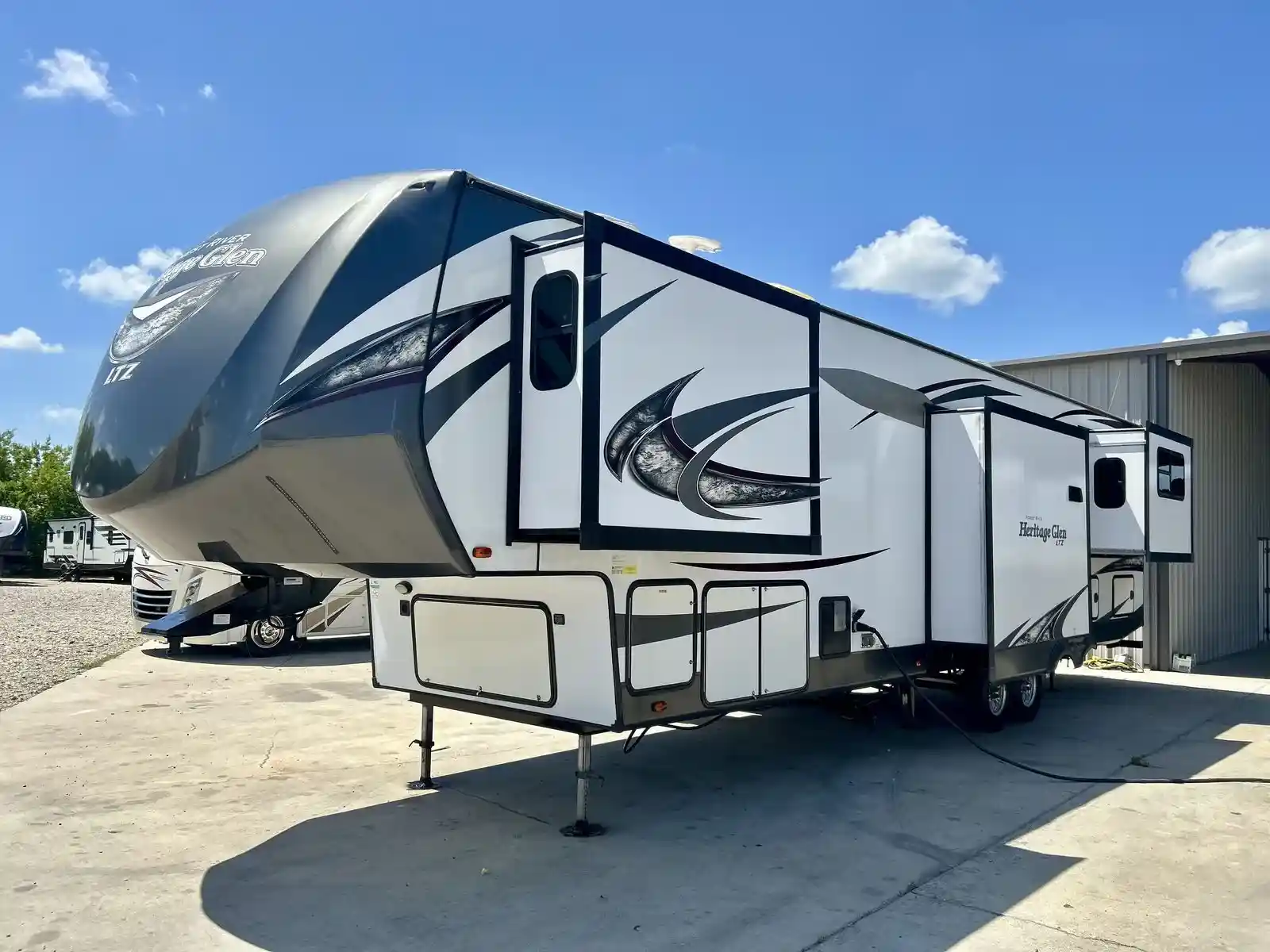 Used 2018 Forest River Wildwood Heritage Glen LTZ 372RD in Royse