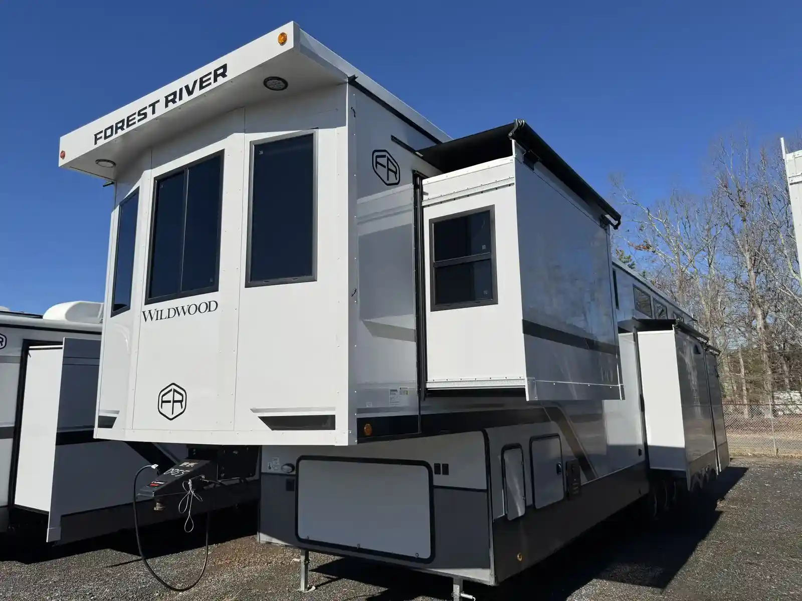 New 2025 Forest River Wildwood Heritage Glen Roost 43 in Kings